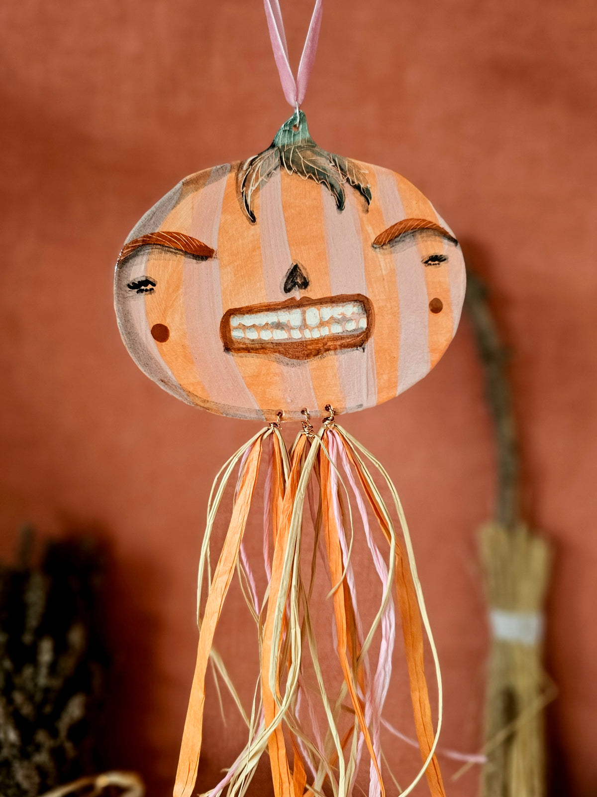 Grinny Ginnie – Female Pumpkin Head with Straw Décor