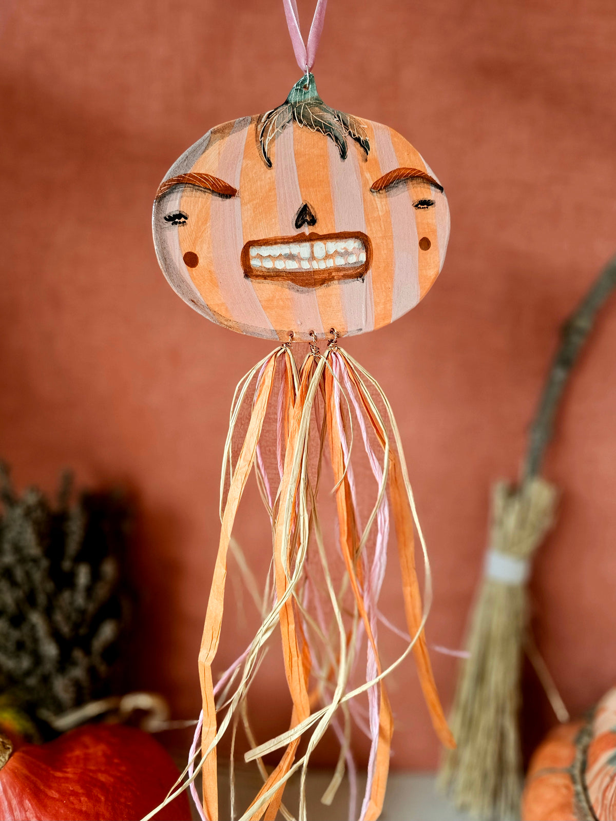 Grinny Ginnie – Female Pumpkin Head with Straw Décor