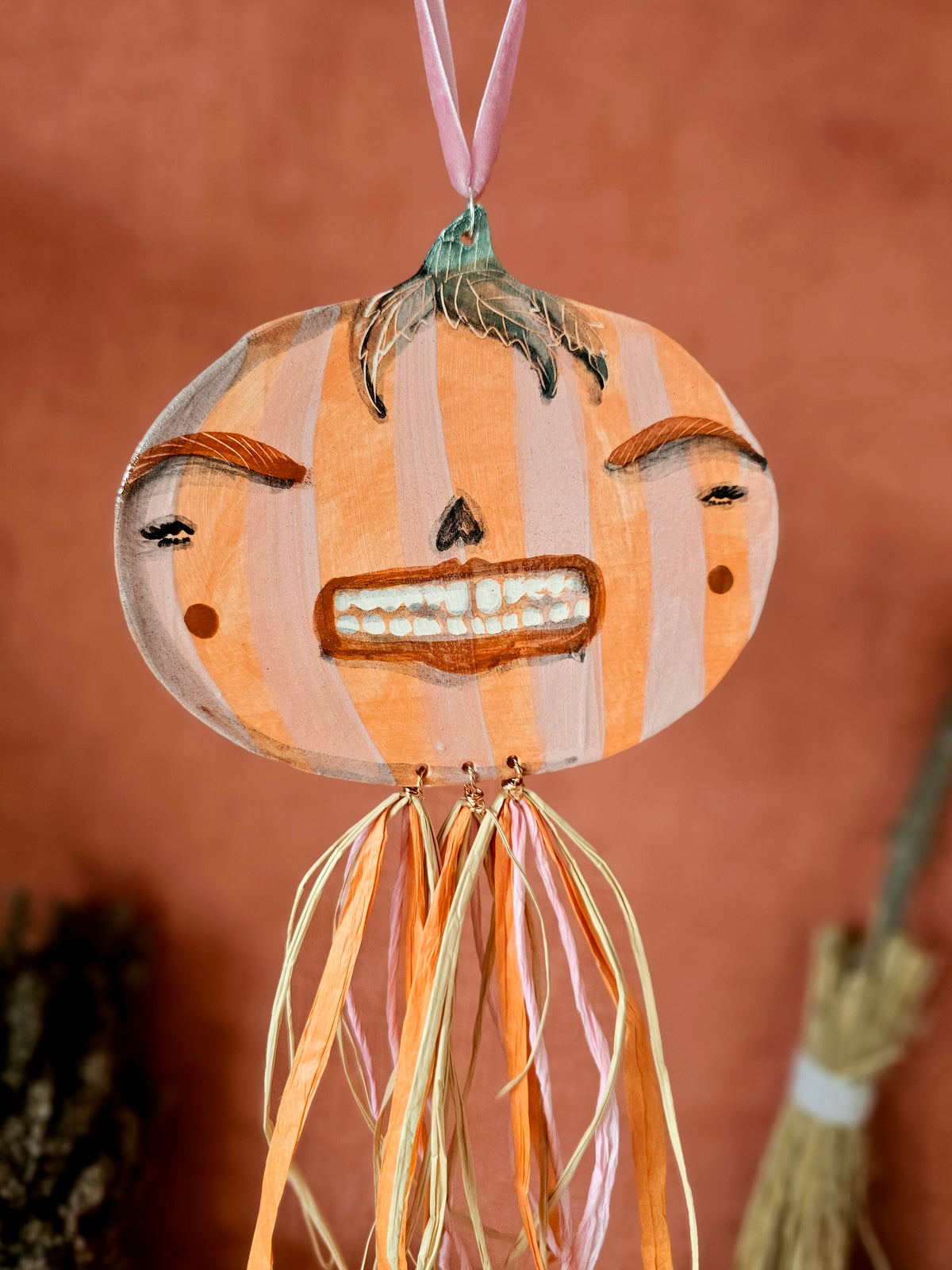 Grinny Ginnie – Female Pumpkin Head with Straw Décor
