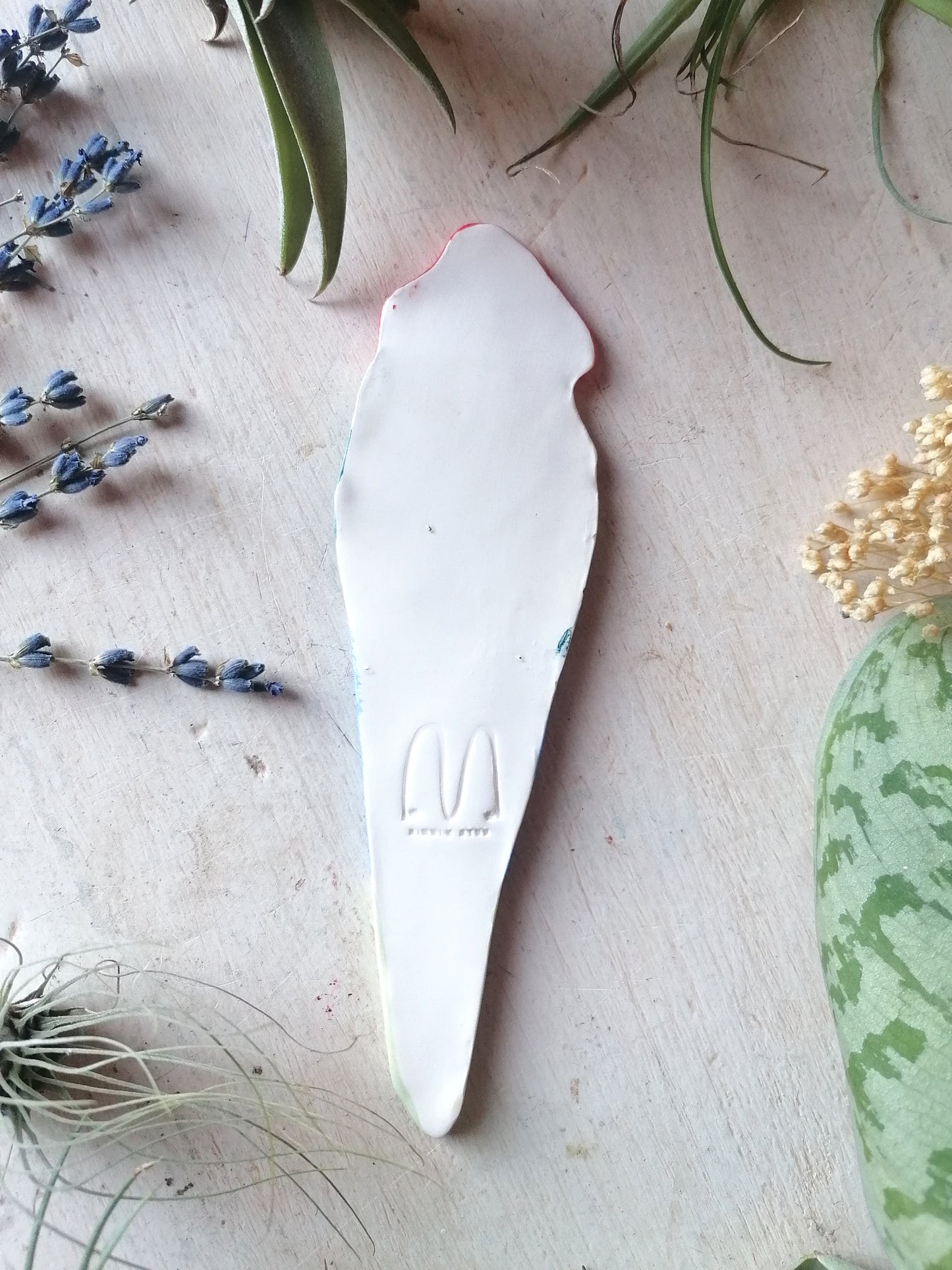 Pertunia ceramic plant friend marker